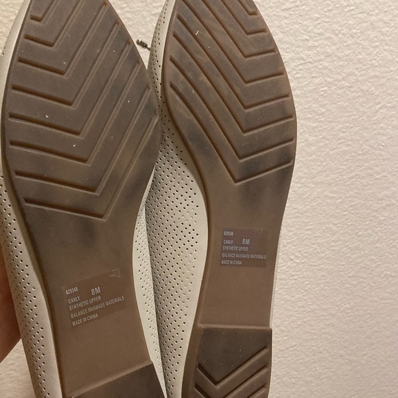 Me Too Pointed Perforated Taupe Flats Size 8 - Picture 9 of 9